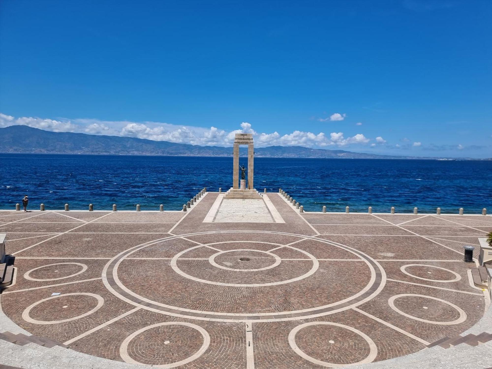 Loft Magna Grecia Reggio Calabria Centro Storico A 3 Minuti A Piedi Dal Mare Lägenhet Exteriör bild